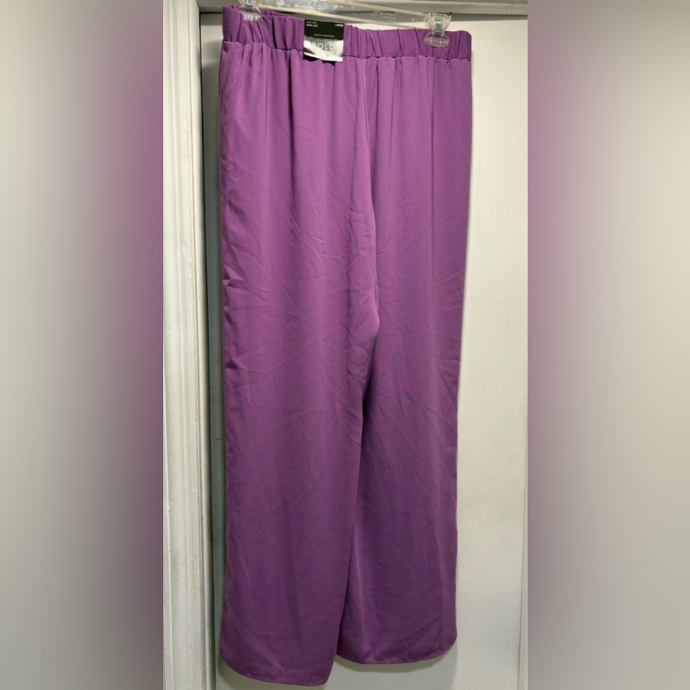 Purple wide leg pants, high rise, Size Large,
New with Tags